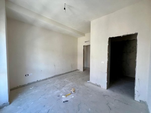 Shitet Apartament 2+1+2 “Laprakë”, Tiranë.