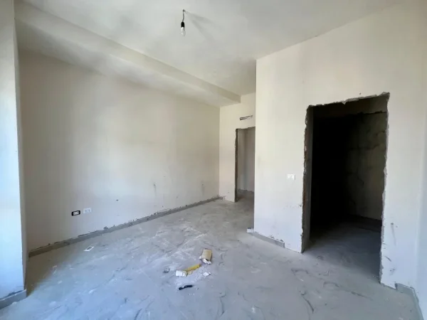 Shitet Apartament 2+1+2 “Laprakë”, Tiranë.