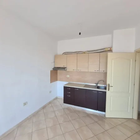 jap 1+1 Bosh ne Fresk, 25000 Leke/muaji (Rruga Shefqet Kuka, Tirane)