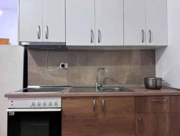 Tirane, jepet me qera apartament 1+1+Ballkon Kati 2, 80 m² 520 € (Qyteti Studenti Rruga Gramoz Pashko)