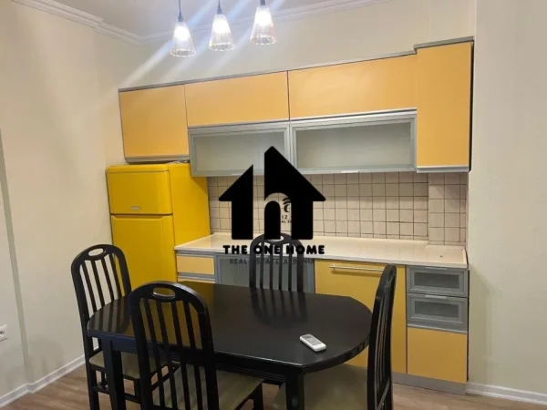 Tirane, jepet me qera apartament 1+1+Ballkon Kati 5, 70 m² 600 € (ISH - PARKU AUTOBUZAVE)