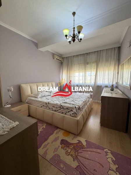 Tirane, jepet me qera apartament 2+1 , 122 m² 650 € (tek Zogu i Zi prane Ring center)