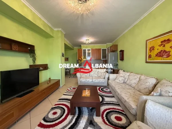 Tirane, jepet me qera apartament 2+1 , 122 m² 650 € (tek Zogu i Zi prane Ring center)