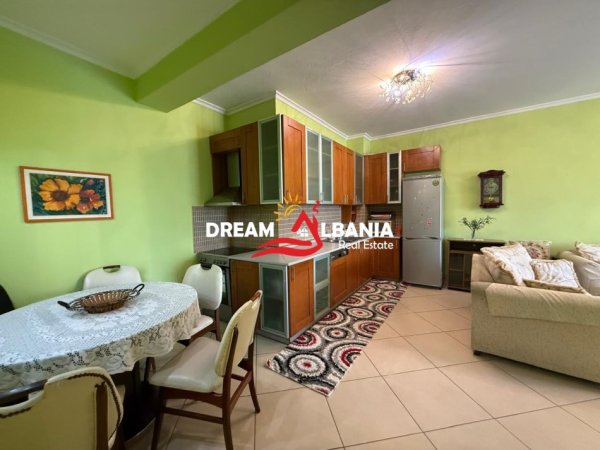 Tirane, jepet me qera apartament 2+1 , 122 m² 650 € (tek Zogu i Zi prane Ring center)