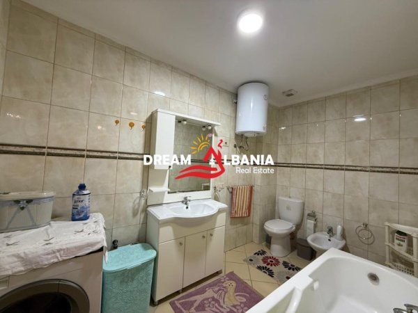 Tirane, jepet me qera apartament 2+1 , 122 m² 650 € (tek Zogu i Zi prane Ring center)