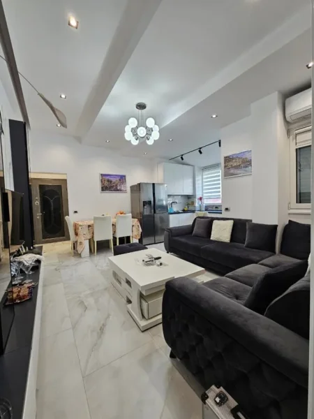 Tirane, jepet me qera nga Pronari, pa-komision apartament 1+1+Aneks+Ballkon Kati 6, 75 m² 600 € (Rrapo hekali)