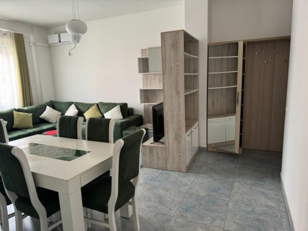 Tirane, jepet me qera apartament 1+1+Ballkon Kati 3, 76 m² 500 € (LIQENI THATE)