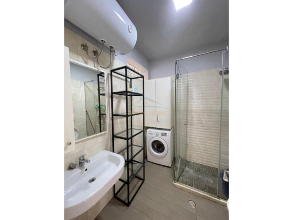 Tirane, jepet me qera apartament 2+1 Kati 1, 90 m² 700 €