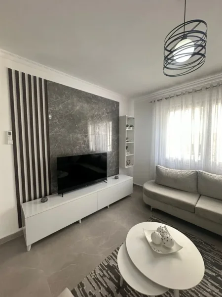 Durres, jepet me qera apartament 2+1+Aneks+Ballkon Kati 2, 110 m² 550 € (Mbrapa Gega Oil, Plazh)
