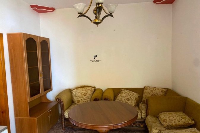 Tirane, jepet me qera apartament 3+1 Kati 2, 120 m² 500 € (SIRI KODRA)