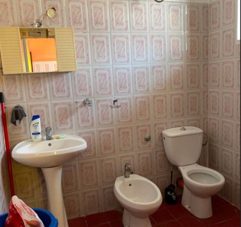 Tirane, jepet me qera apartament 3+1 Kati 2, 120 m² 500 € (SIRI KODRA)