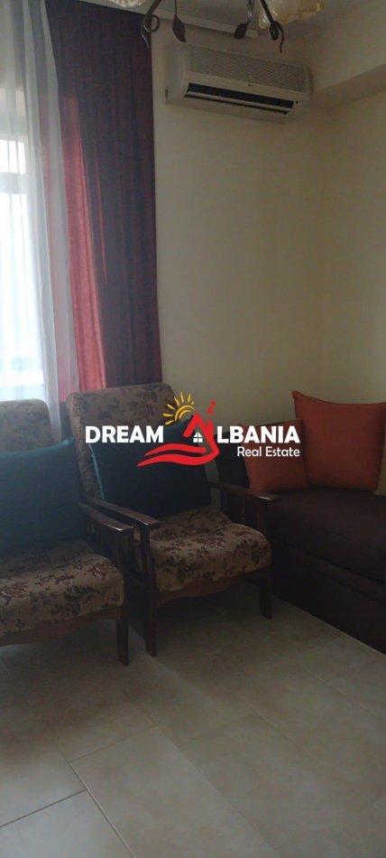 Tirane, jepet me qera apartament 1+1 , 60 m² 450 € (ne rrugen e Dibres, prane Medresese)