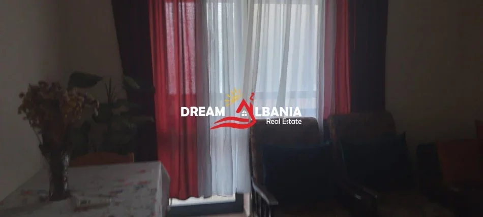Tirane, jepet me qera apartament 1+1 , 60 m² 450 € (ne rrugen e Dibres, prane Medresese)