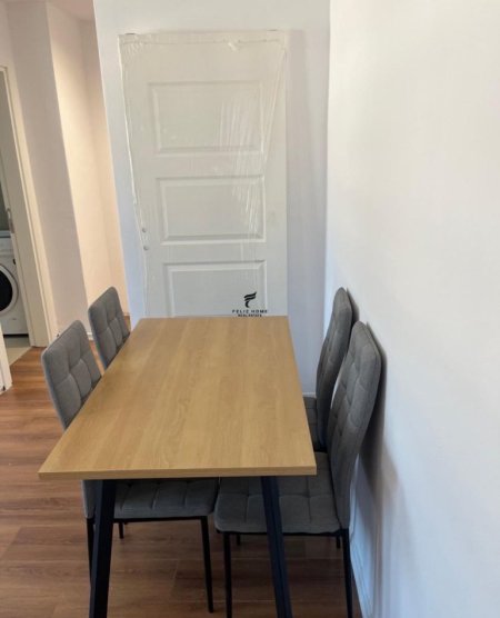Tirane, jepet me qera apartament 1+1 Kati 8, 60 m² 650 € (PAZARI I RI)