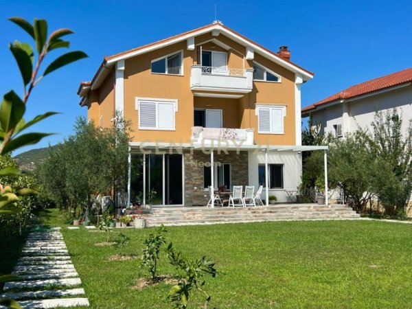 Tirane, shitet Vile 3 Katshe Kati 3, 1.400 m² 650.000 € (Petrele)