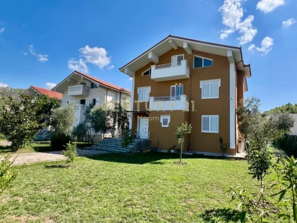 Tirane, shitet Vile 3 Katshe Kati 3, 1.400 m² 650.000 € (Petrele)