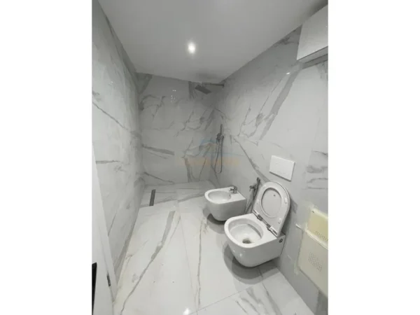 Tirane, jepet me qera apartament 1+1 Kati 0, 38 m² 450 € (Fresk , Tek Restorant Fresku)