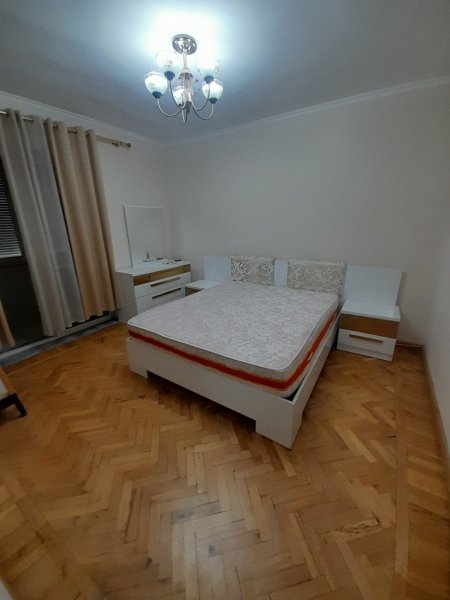 Tirane, jepet me qera apartament 2+1 Kati 2, 87 m² 650 € (Rruga Fortuzi, Pranë Qendrës Tiranës)