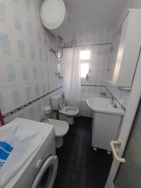 Tirane, jepet me qera apartament 2+1 Kati 2, 87 m² 650 € (Rruga Fortuzi, Pranë Qendrës Tiranës)