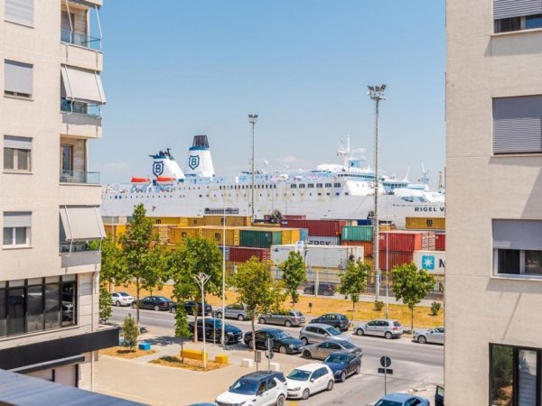 Durres, shitet apartament 2+1+Ballkon Kati 3, 90 m² 180.000 € (Rruga portit)