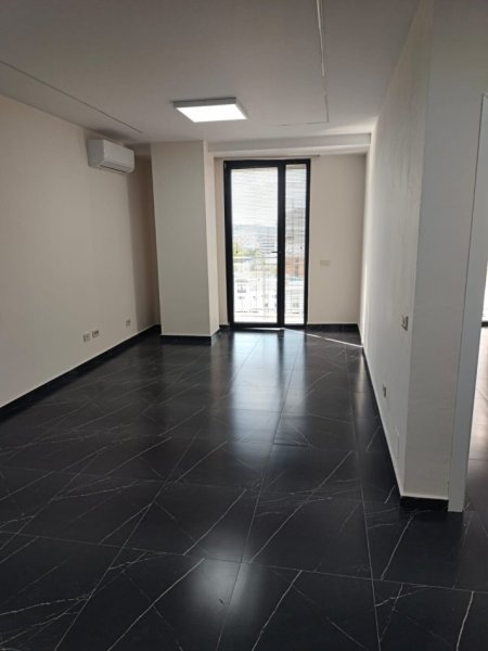 Tirane, jepet me qera apartament 1+1+Aneks+Ballkon Kati 7, 76 m² 550 € (rruga mine peza)