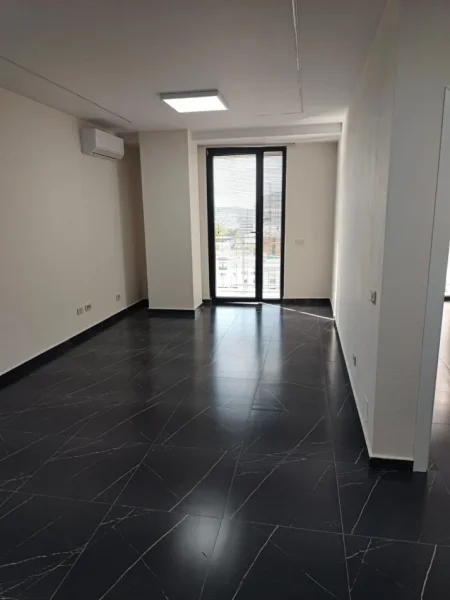 Tirane, jepet me qera apartament 1+1+Aneks+Ballkon Kati 7, 76 m² 550 € (zogu i zi)