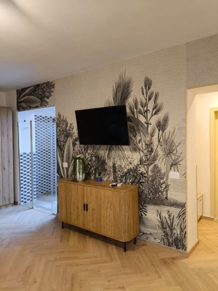 Tirane, jepet me qera garsoniere Kati 1, 40 m² 400 € (qsut)