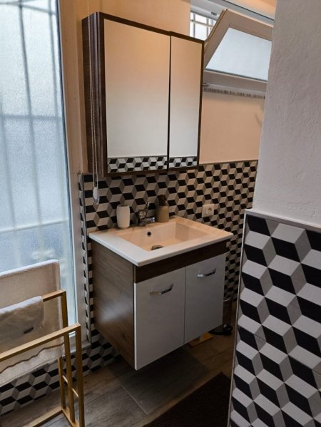 Tirane, jepet me qera garsoniere Kati 1, 40 m² 400 € (qsut)