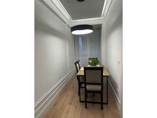 Tirane, jepet me qera apartament 2+1 Kati 6, 97 m² 900 € (Myslym Shyri)