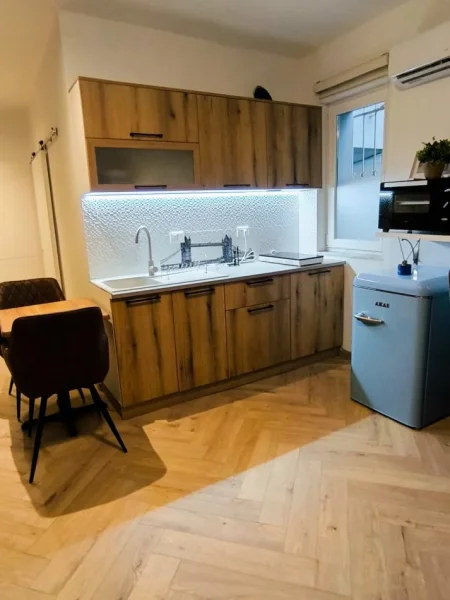 Tirane, jepet me qera garsonier , Kati 1, 40 m² 400 € (qsut)