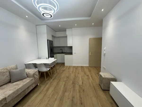 Tirane, shitet apartament 1+1+Ballkon Kati 5, 72 m² 145.000 € (bill klinton)
