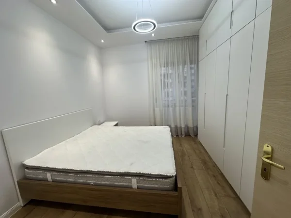 Tirane, shitet apartament 1+1+Ballkon Kati 5, 72 m² 145.000 € (bill klinton)