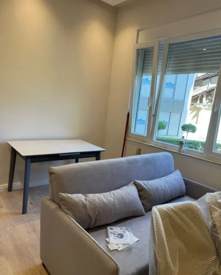 Tirane, jepet me qera apartament 1+1 Kati 1, 70 m² 700 € 