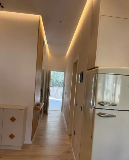 Tirane, jepet me qera apartament 1+1 Kati 1, 70 m² 700 € 