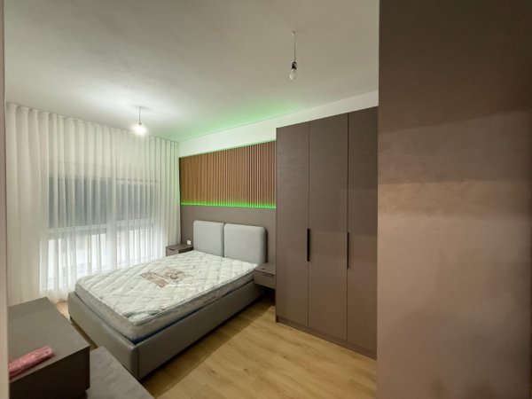 Tirane, jepet me qera apartament 1+1 Kati 7, 70 m² 550 € (ali demi)
