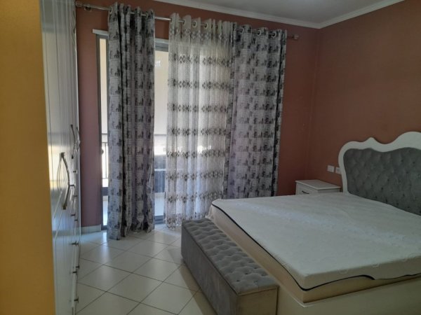 Tirane, jepet me qera apartament 2+1+Ballkon Kati 3, 88 m² 500 € 