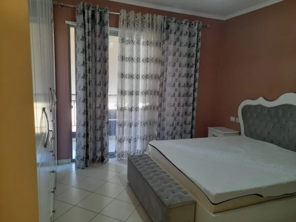 Tirane, jepet me qera apartament 2+1+Ballkon Kati 3, 88 m² 500 € 