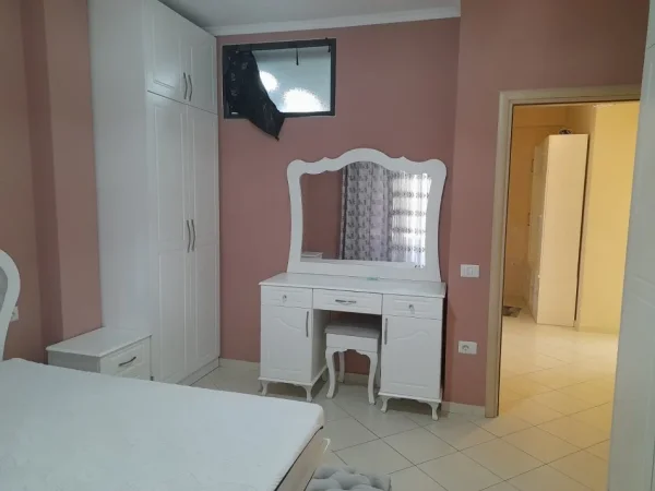 Tirane, jepet me qera apartament 2+1+Ballkon Kati 3, 88 m² 500 € 