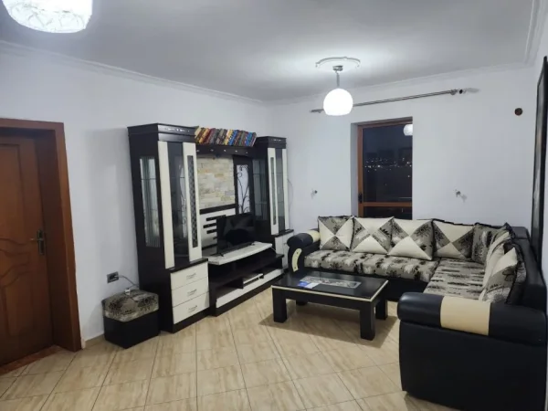Tirane, jepet me qera apartament 3+1+Ballkon Kati 5, 100 m² 410 € (rruga kastriotet)