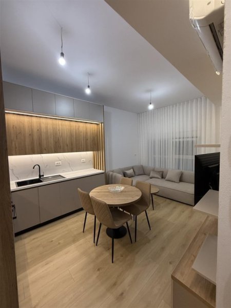Tirane, jepet me qera apartament 1+1+Ballkon Kati 7, 67 m² 550 € (ALI DEMI KOMPLEKSI KADIU)