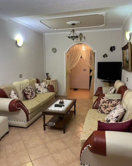 Tirane, jepet me qera apartament 2+1+Ballkon Kati 2, 85 m² 650 € 