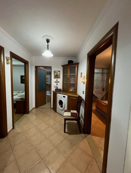 Tirane, jepet me qera apartament 2+1+Ballkon Kati 2, 85 m² 650 € 