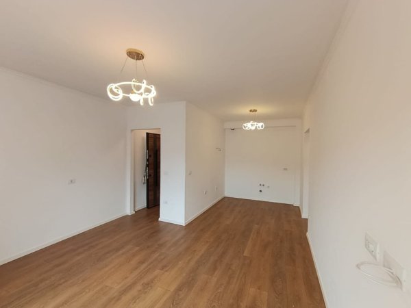 Tirane, shitet apartament 1+1 Kati 3, 45 m² 104.000 € (Shkolla 26Nentori)