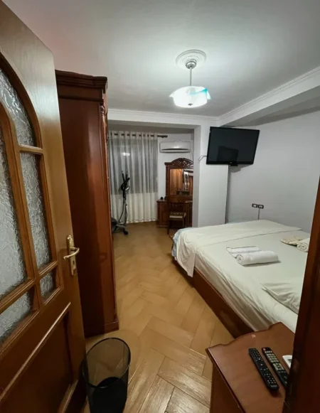 Tirane, jepet me qera apartament 2+1+Ballkon Kati 2, 85 m² 650 € 