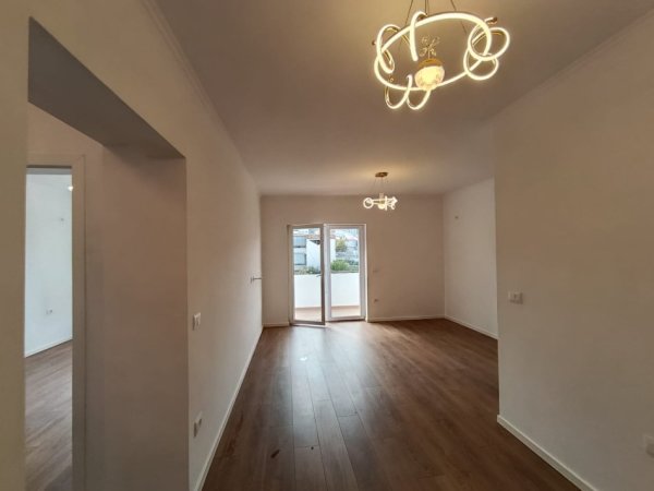 Tirane, shitet apartament 1+1 Kati 3, 45 m² 104.000 € (Shkolla 26Nentori)