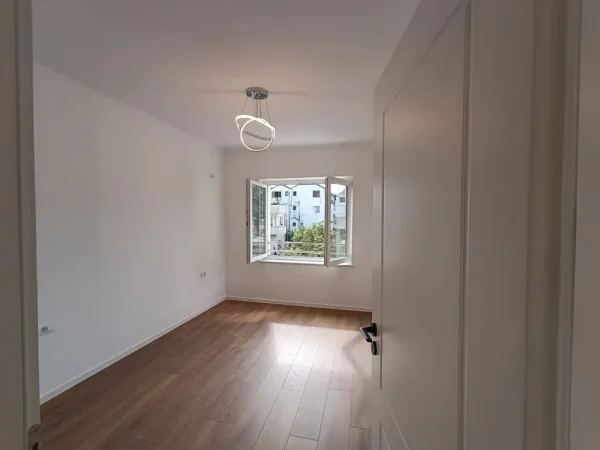 Tirane, shitet apartament 1+1 Kati 3, 45 m² 104.000 € (Shkolla 26Nentori)