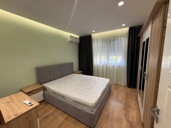 Tirane, jepet me qera apartament 2+1+Ballkon Kati 3, 90 m² 700 € 