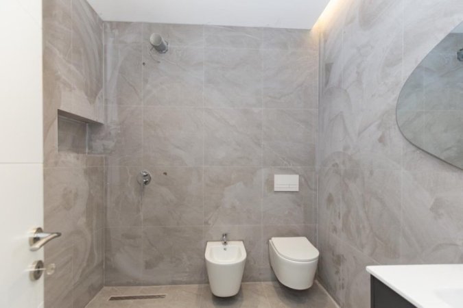 Tirane, jepet me qera 1+1 Kati 2, 60 m² 650 € (Rruga Jordan Misja)