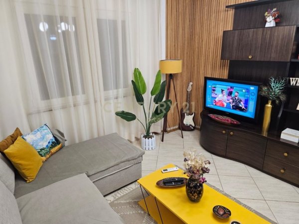 Tirane, jepet me qera apartament 1+1 Kati 10, 52 m² 600 € (Stacioni Trenit)