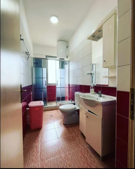 Tirane, jepet me qera 1+1 Kati 6, 75 m² 450 € (Rrethi Astir ,Rruga Tom Plezha)